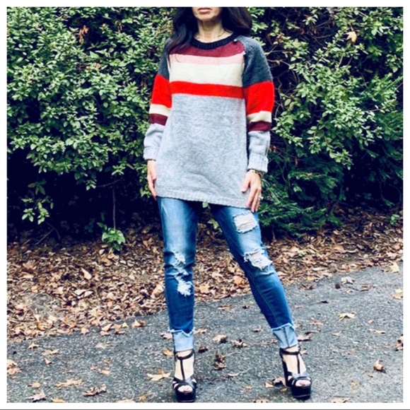 ✨LAST ONE✨color block sweater with buttons trim - Picture 7 of 7